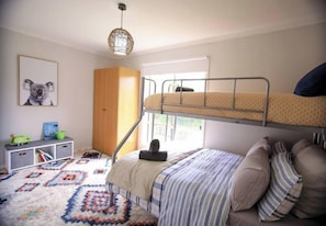3 chambres, fer et planche à repasser, Wi-Fi, draps fournis