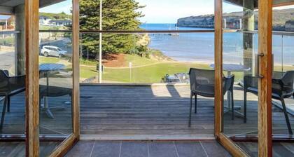 12 Rocks Beach View Loft. Central Port Campbell.