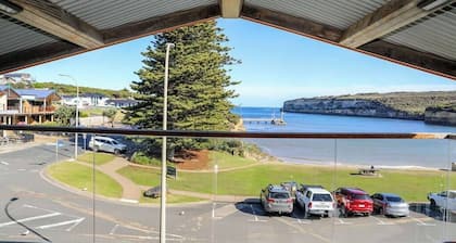 12 Rocks Beach View Loft. Central Port Campbell.