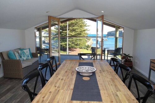 12 Rocks Beach View Loft. Central Port Campbell.