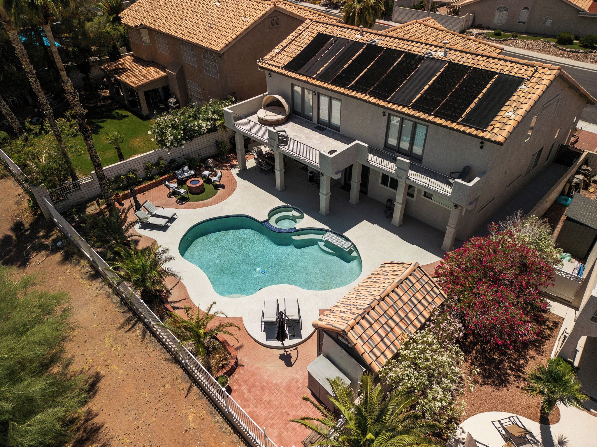 Summer Sale!Come play in the Sun!Htd Pool SPA,BBQ Fire-pit, Golf, Hockey, Gamers