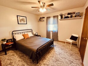 3 bedrooms, iron/ironing board, WiFi, bed sheets