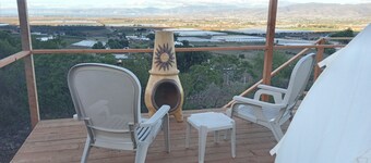 Luxury Stargazing Glamping,  private deck, eco bath.  Pets welcome.