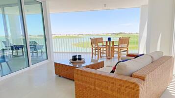 Kondominium Keluarga, 2 kamar tidur, pemandangan danau | Teras/patio