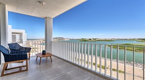Condo familiar, 2 habitaciones, vista al lago | Terraza o patio