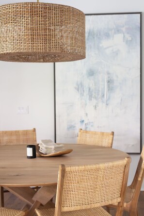 Dining - Tranquil Montecito Spanish, minutes to the beach, lower village and hiking (santa barbara)
