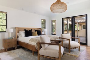 4 bedrooms, iron/ironing board, free WiFi, bed sheets - Tranquil Montecito Spanish, minutes to the beach, lower village and hiking (santa barbara)