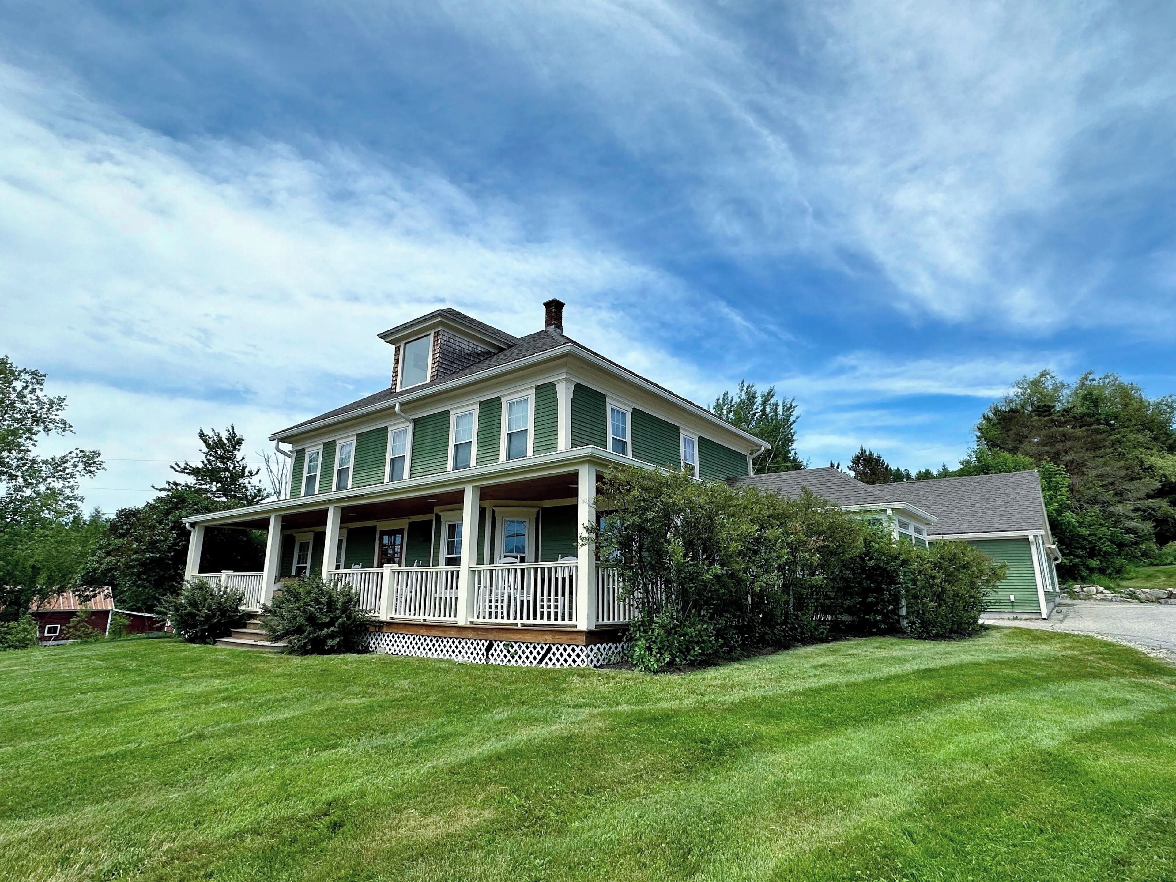 68CP: Luxury farmhouse at the award-winning Bellevue Barn, 2 min to Santa's Village, AC, fireplace!