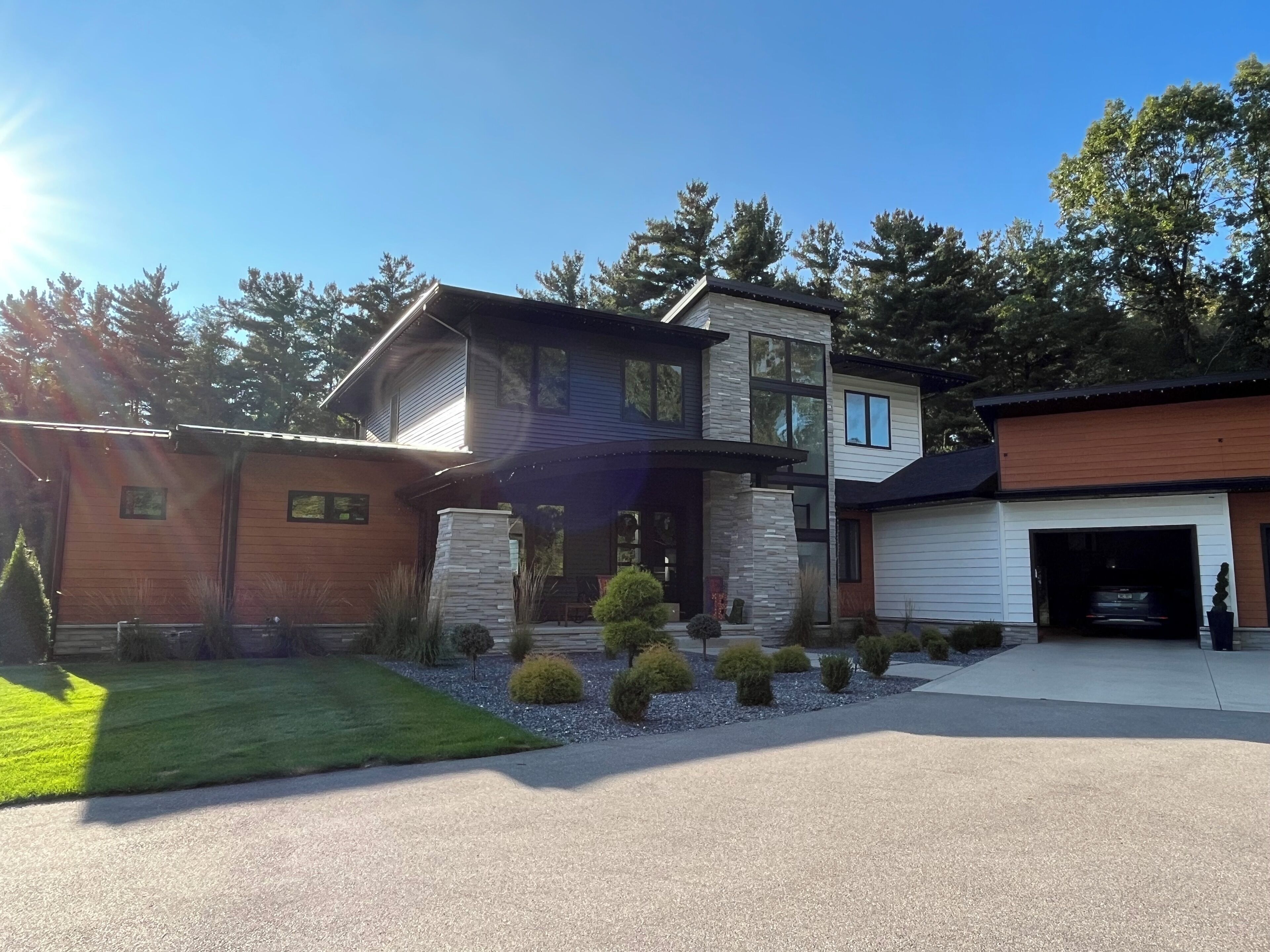 Executive Rental- Near Notre Dame, shopping, restaurants. 