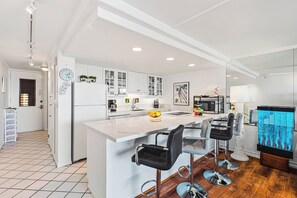 冰箱、微波炉、烤箱、炉灶