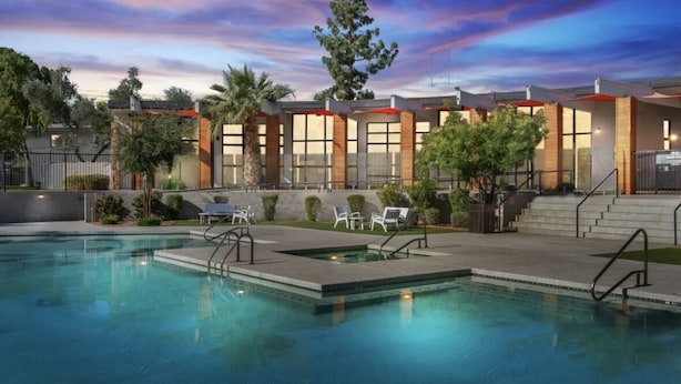 Outdoor pool - Stay-Smart Modern Travelodge (Tempe)
