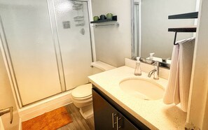 Chambre Premium | Salle de bain | Serviettes fournies