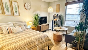 Deluxe Room | 1 bedroom, memory-foam beds, laptop workspace, free WiFi - Stay-Smart Modern Travelodge (Tempe)