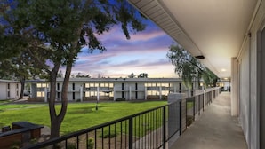 Exterior - Stay-Smart Modern Travelodge (Tempe)