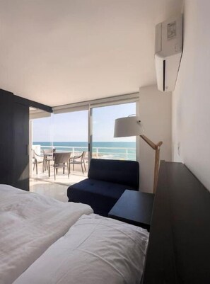 1 bedroom, desk, iron/ironing board, WiFi