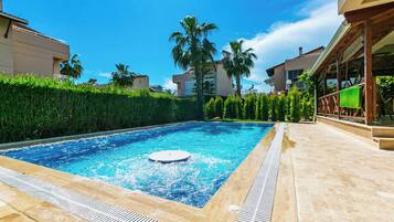 Außenpool (je nach Saison geöffnet)