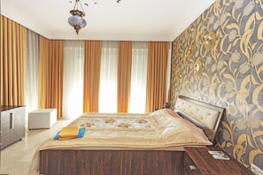 Family Villa | 4 bedrooms, premium bedding, laptop workspace, iron/ironing board