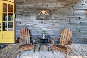 Exterior detail - Black Barn Indy · Black Barn Indy-Secluded Suburban Retreat! (Indianapolis)