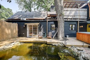 Exterior - Black Barn Indy · Black Barn Indy-Secluded Suburban Retreat! (Indianapolis)