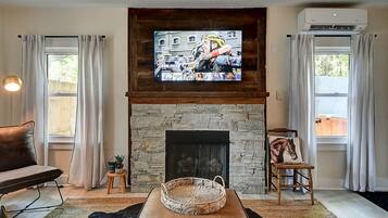 Smart TV, fireplace