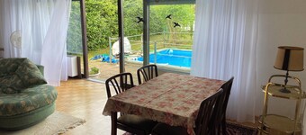 Idyllische Ferienwohnung mit Garten und Pool