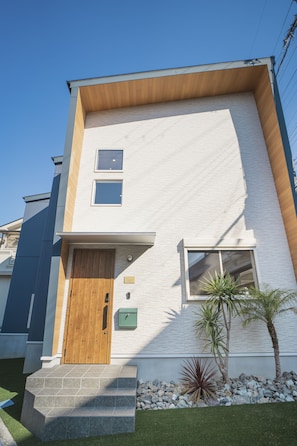 Front of property - Orange County Guest House - Hostel (Izumisano)