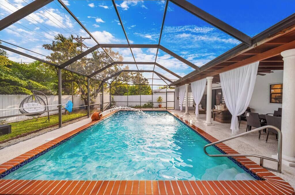 Luxurious Miami Vacation Home with Pool 4BR/suites