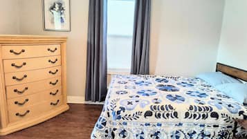 3 bedrooms, desk, iron/ironing board, free WiFi