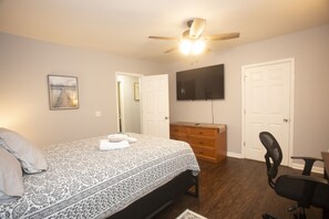 3 habitaciones, escritorio, tabla de planchar con plancha y wifi gratis