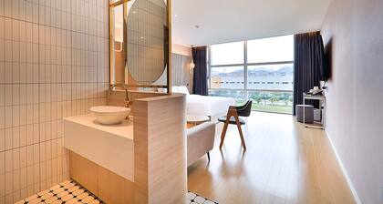 Browndot Busan Newport Signature