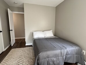 3 dormitorios, tabla de planchar con plancha, wifi gratis y ropa de cama