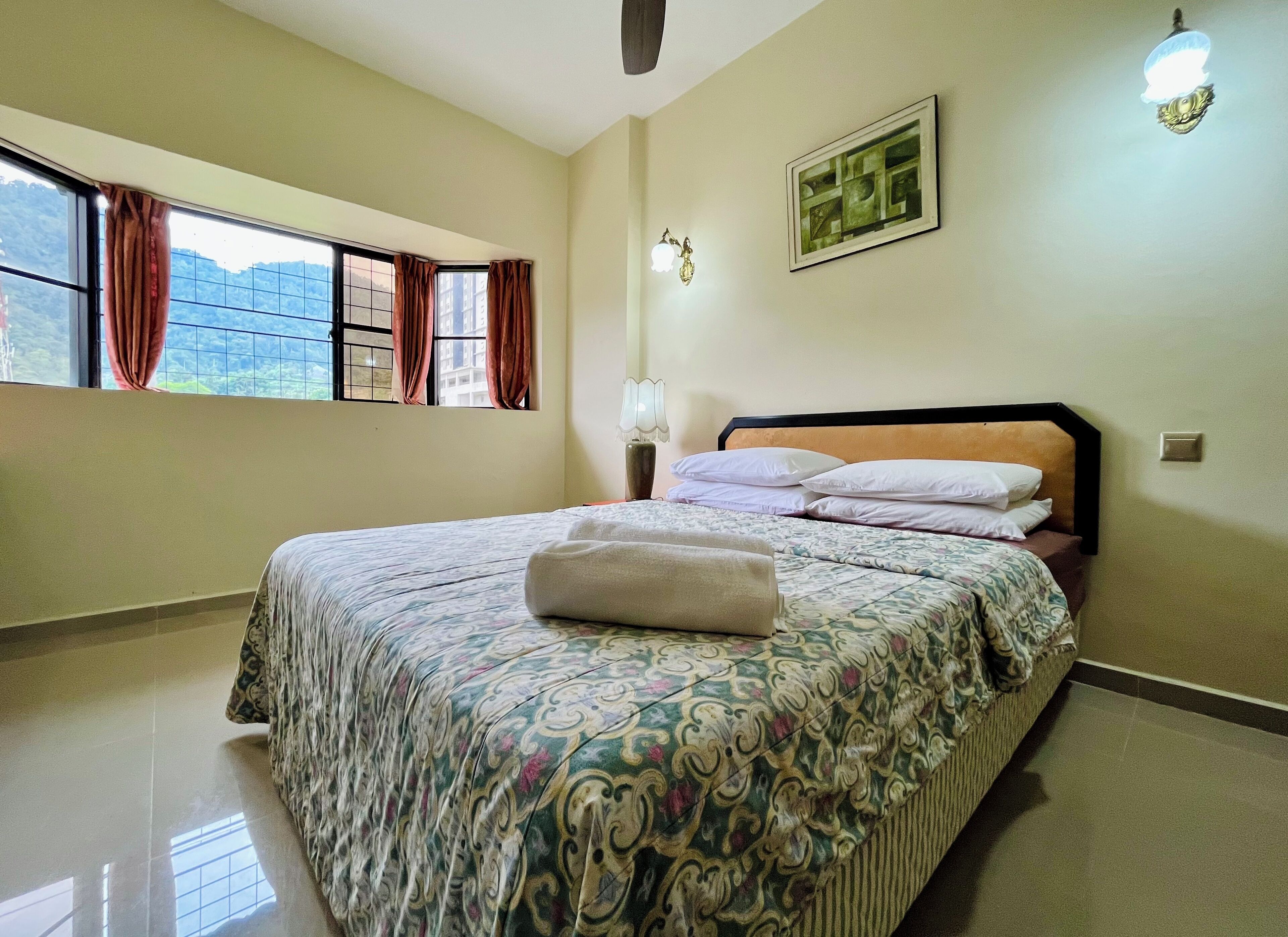 3 slaapkamers, een strijkplank/strijkijzer, beddengoed