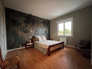 2 bedrooms, iron/ironing board, travel cot, free WiFi