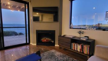 Smart-tv, boeken en een stereo