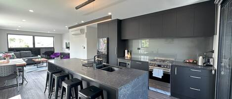 Televisión LED 43 pulgadas con canales de televisión digitales