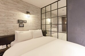 Deluxe Double Room | Soundproofing, free WiFi, bed sheets - HERTZ Hotel (Seoul)