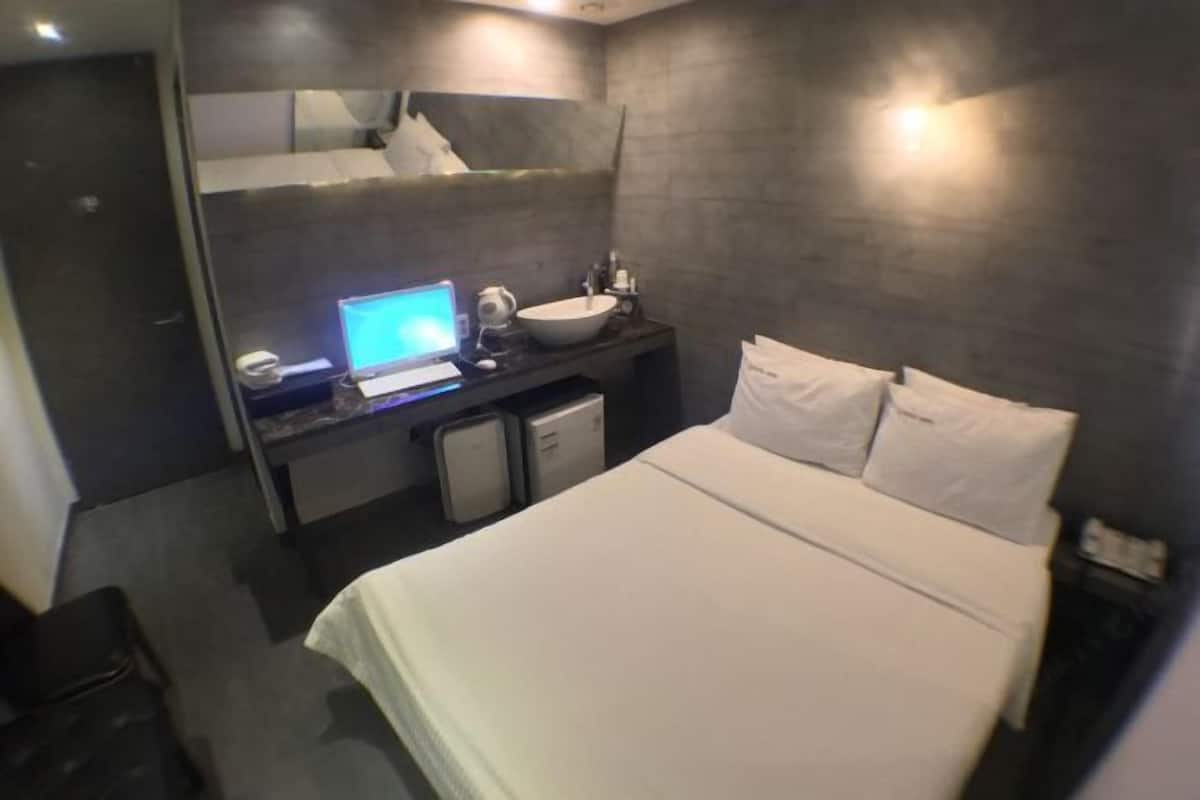 1 bedroom, soundproofing, free WiFi, bed sheets