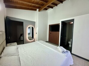 6 bedrooms, in-room safe, WiFi, bed sheets