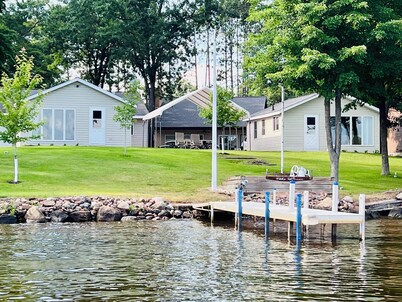 Discover Serenity at 'Holcombe Haven': Your Lakeside Cabin Retreat Awaits!