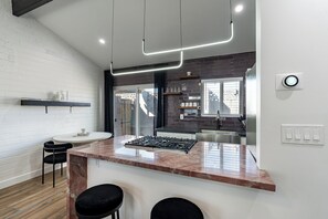 Exclusive Studio | Premium bedding, pillowtop beds, individually decorated - Ash & Ko Boutique Lodging (Phoenix)