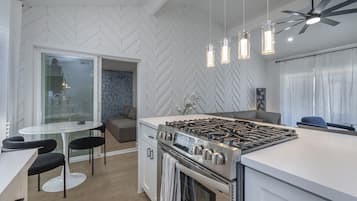 Luxury Apartment | Private kitchen | Full-sized fridge, microwave, oven, stovetop