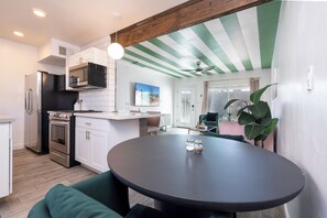 Deluxe Apartment | Private kitchen - Ash & Ko Boutique Lodging (Phoenix)