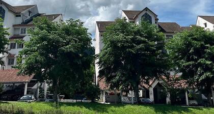 LEV HOMESTAY: Your Secluded Getaway - Ideal for Relaxation and Adventure