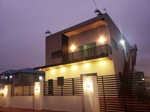 المنشأة من الخارج