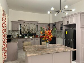 Microwave, oven, stovetop - Stylish Comfort and Quiet Convenience –Herstelling, East Bank (Demerara-Mahaica)