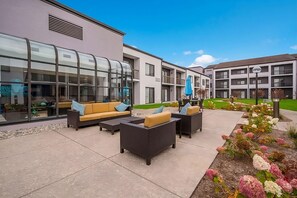 Exterior - Convenient Stay in Detroit Auburn Hills! 2 Enjoyable Units, Pets Allowed, Pool! (Auburn Hills)