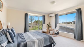 3 bedrooms, iron/ironing board, bed sheets