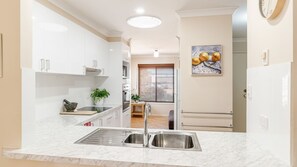 Micro-ondes, lave-vaisselle