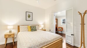 3 bedrooms, Internet, bed sheets - Lime Tree Cottage - Pet Friendly Paradise - Holiday Yamba (Yamba)