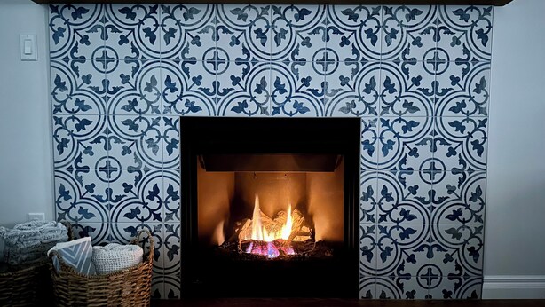 A fireplace with a patterned wall behind it. - Lamplight Cottage | paddle-boards, AC, best beach! (Sylvan Lake)